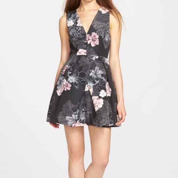 KEEPSAKE the Label Dresses & Skirts - Keepsake Gone Girl Dress Black Floral Medium